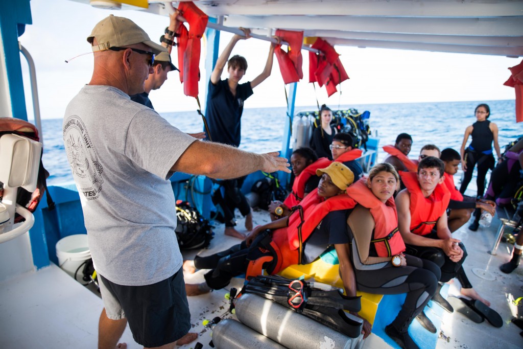 Captain Ron giving a pre-dive run-through of Hole in the Wall